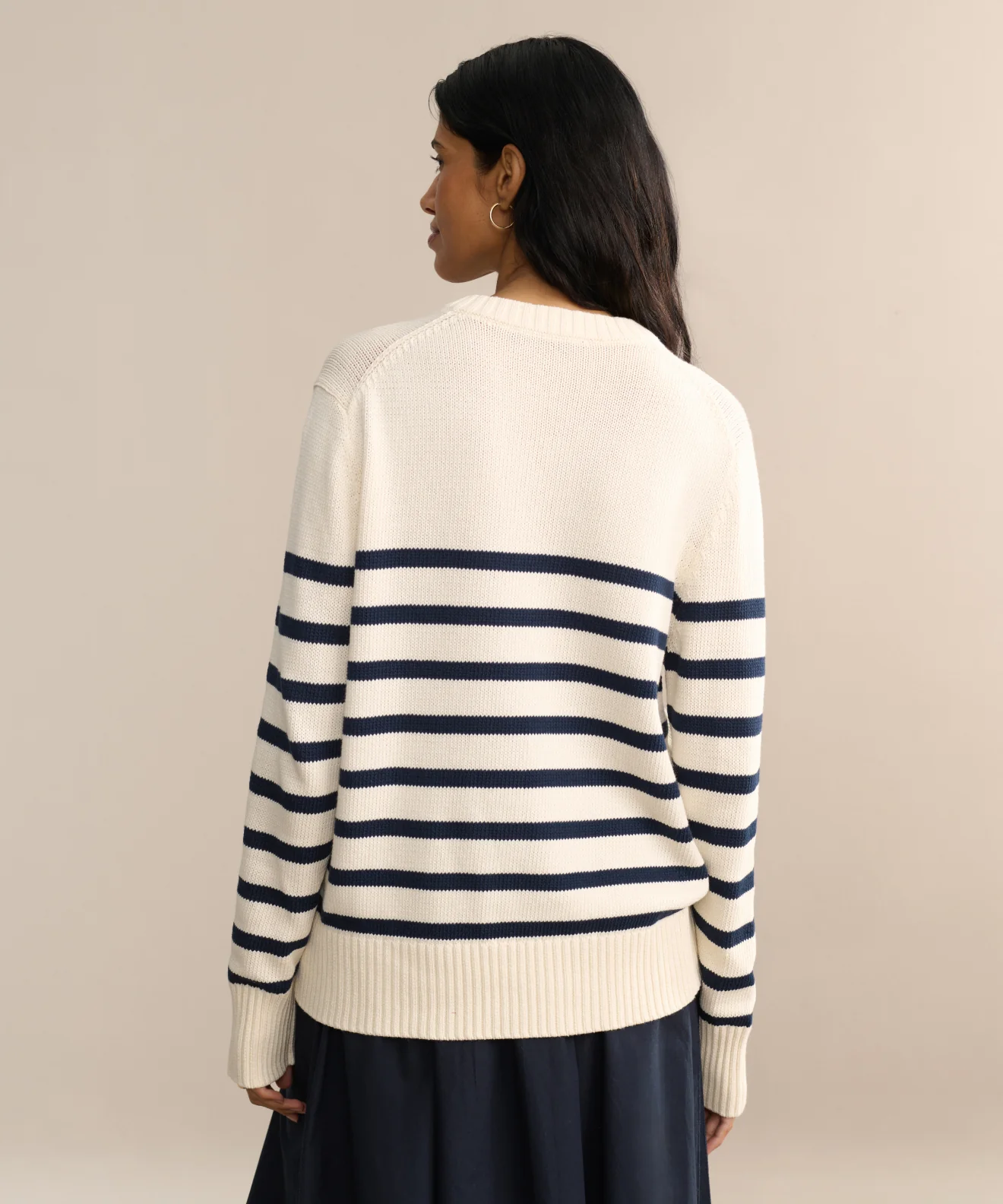 Cotton Kate V-Neck - Image 4