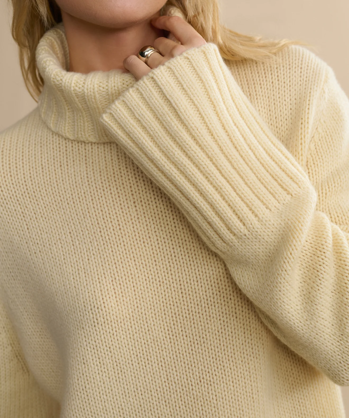 Cropped Cashmere Jet Turtleneck - Image 3