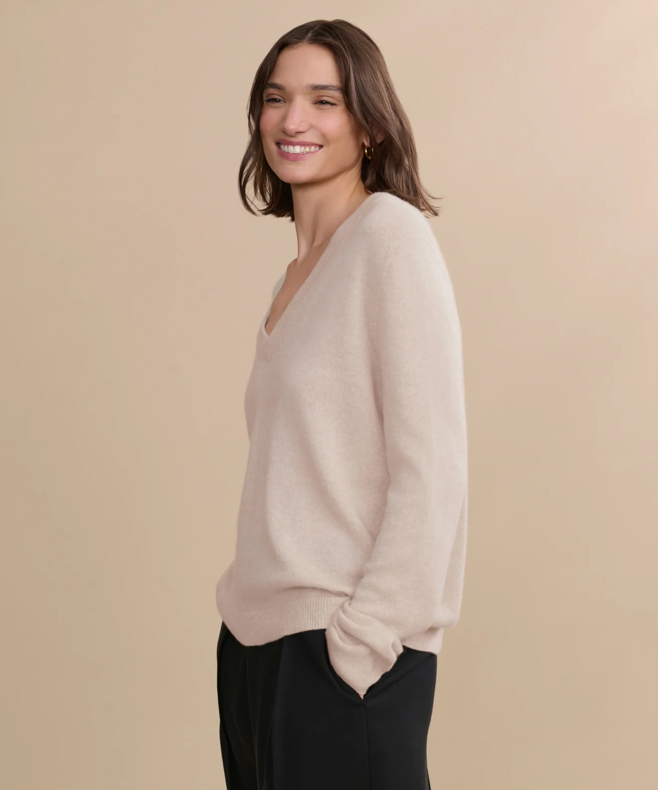 Flynn Cashmere V-Neck - Image 4