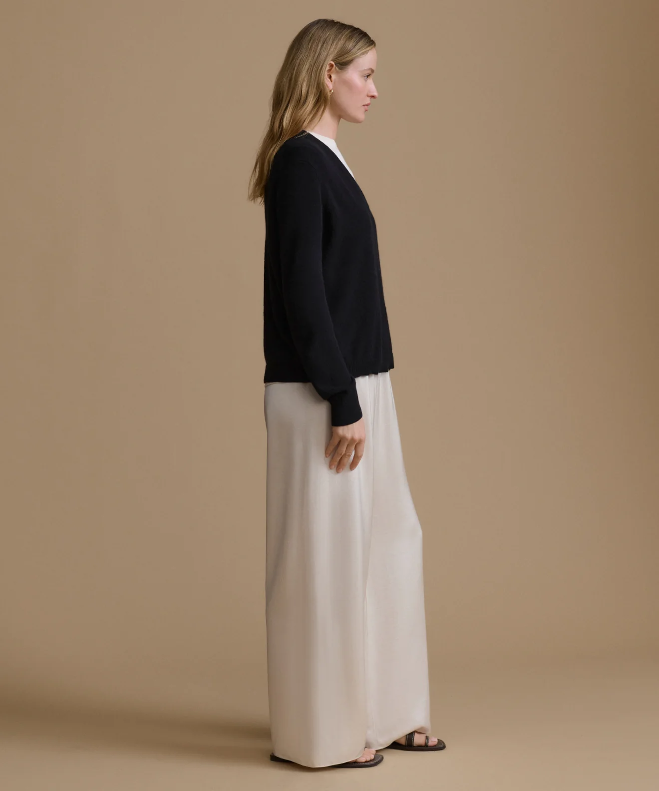 Flynn Cashmere V-Neck - Image 3