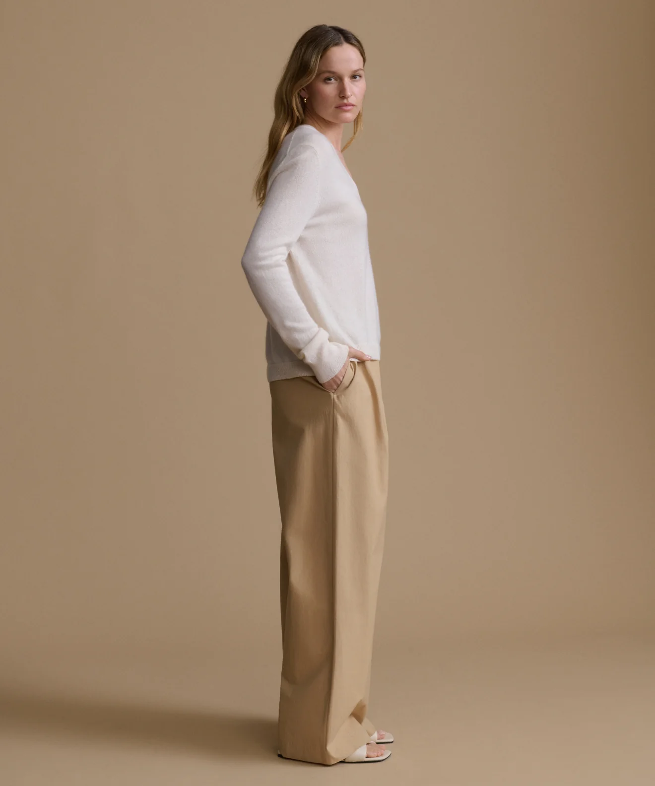Flynn Cashmere V-Neck - Image 3